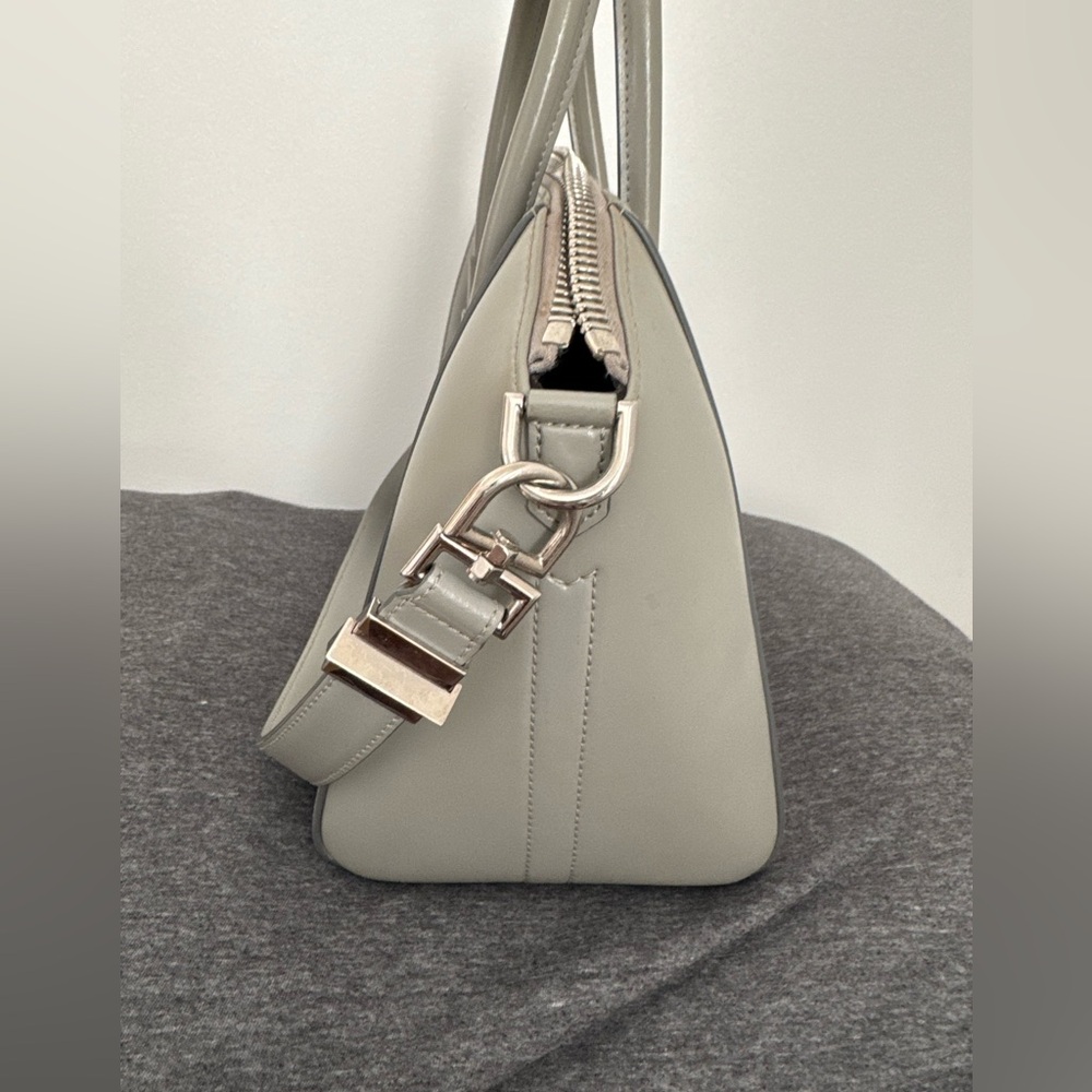 Authentic *** Givenchy Antigona Bag in Grey - Picture 8 of 9
